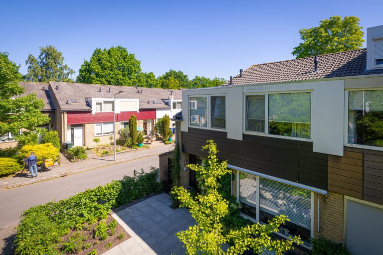 Gerealiseerde witte dakuitbouw Zwolle